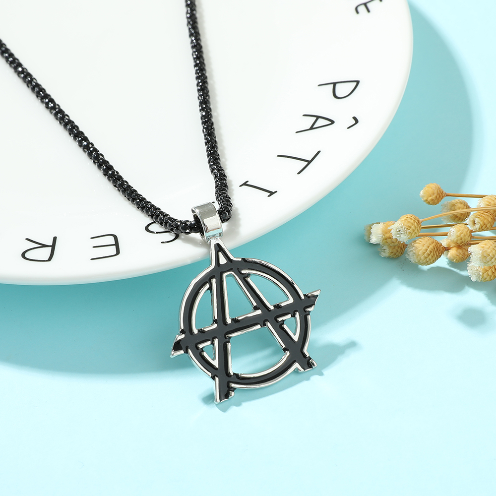 Collier avec logo de l'initial - Vintage Collector avis et prix